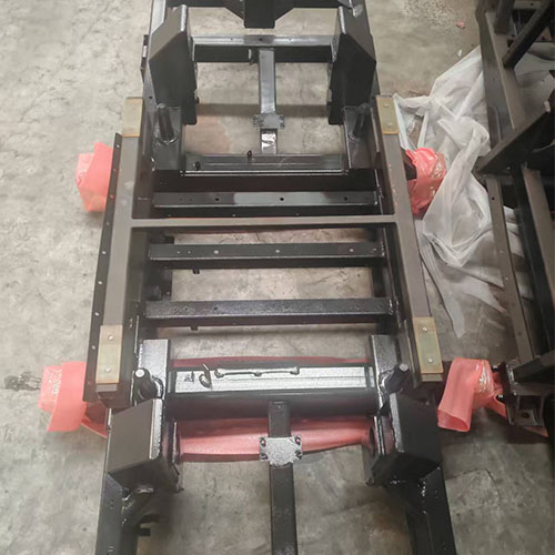 电动汽车电池架